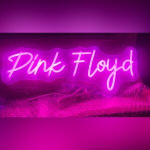 PINK FLOYD
Pink Neon Light Sign
Switch on/off +3 different levels of brightness!
